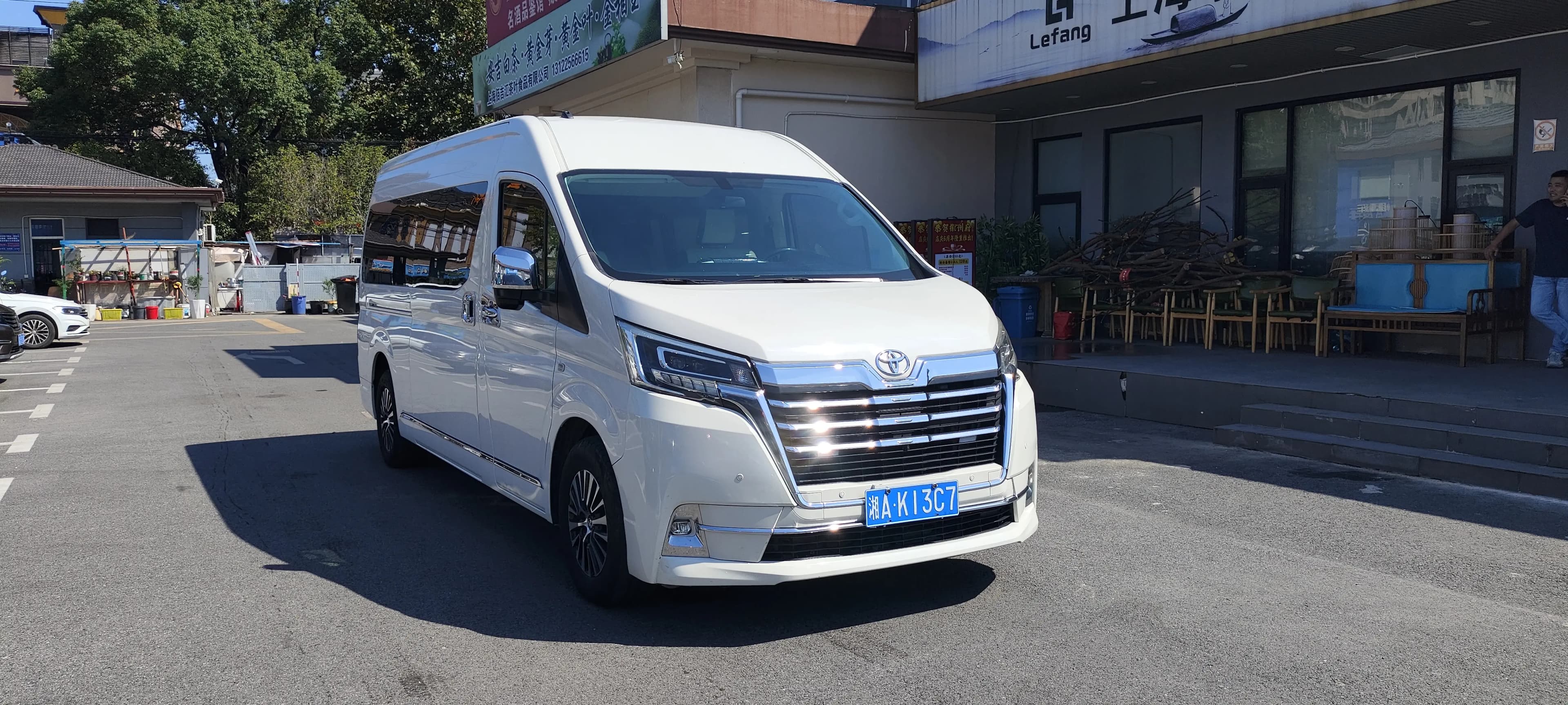 Toyota HiAce 2022 г. 59137 км. — фото 3