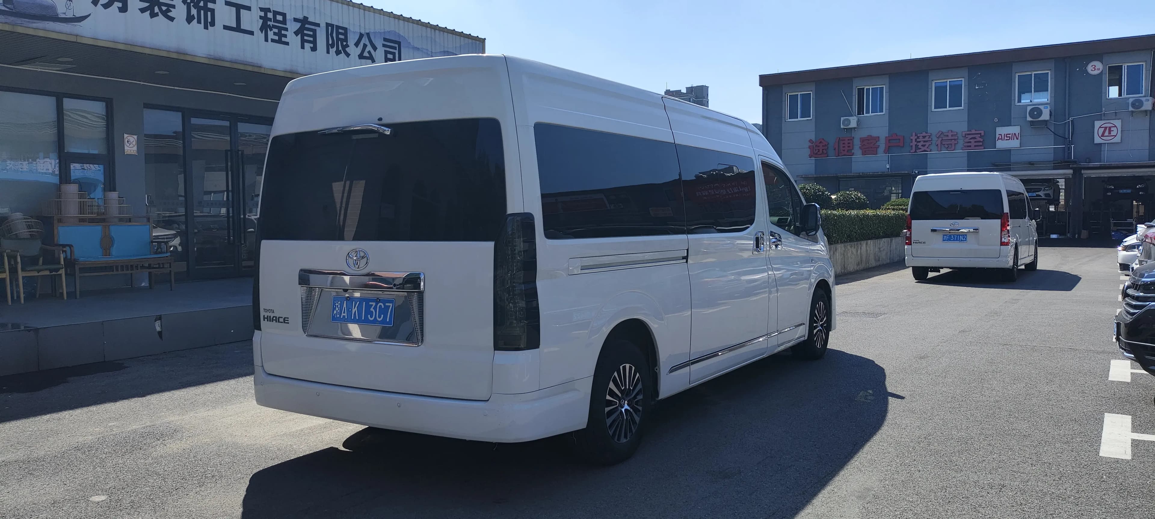 Toyota HiAce 2022 г. 59137 км. — фото 5