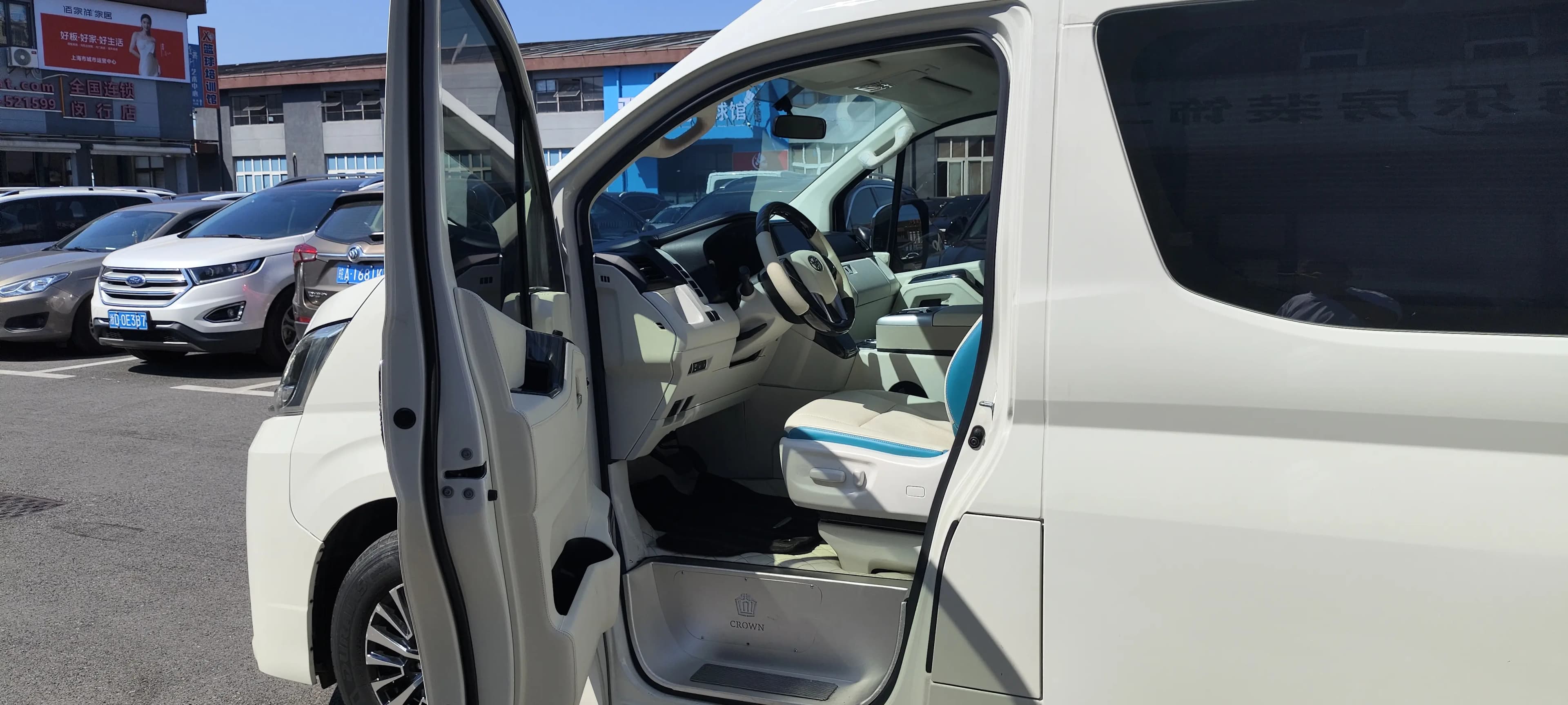 Toyota HiAce 2022 г. 59137 км. — фото 10