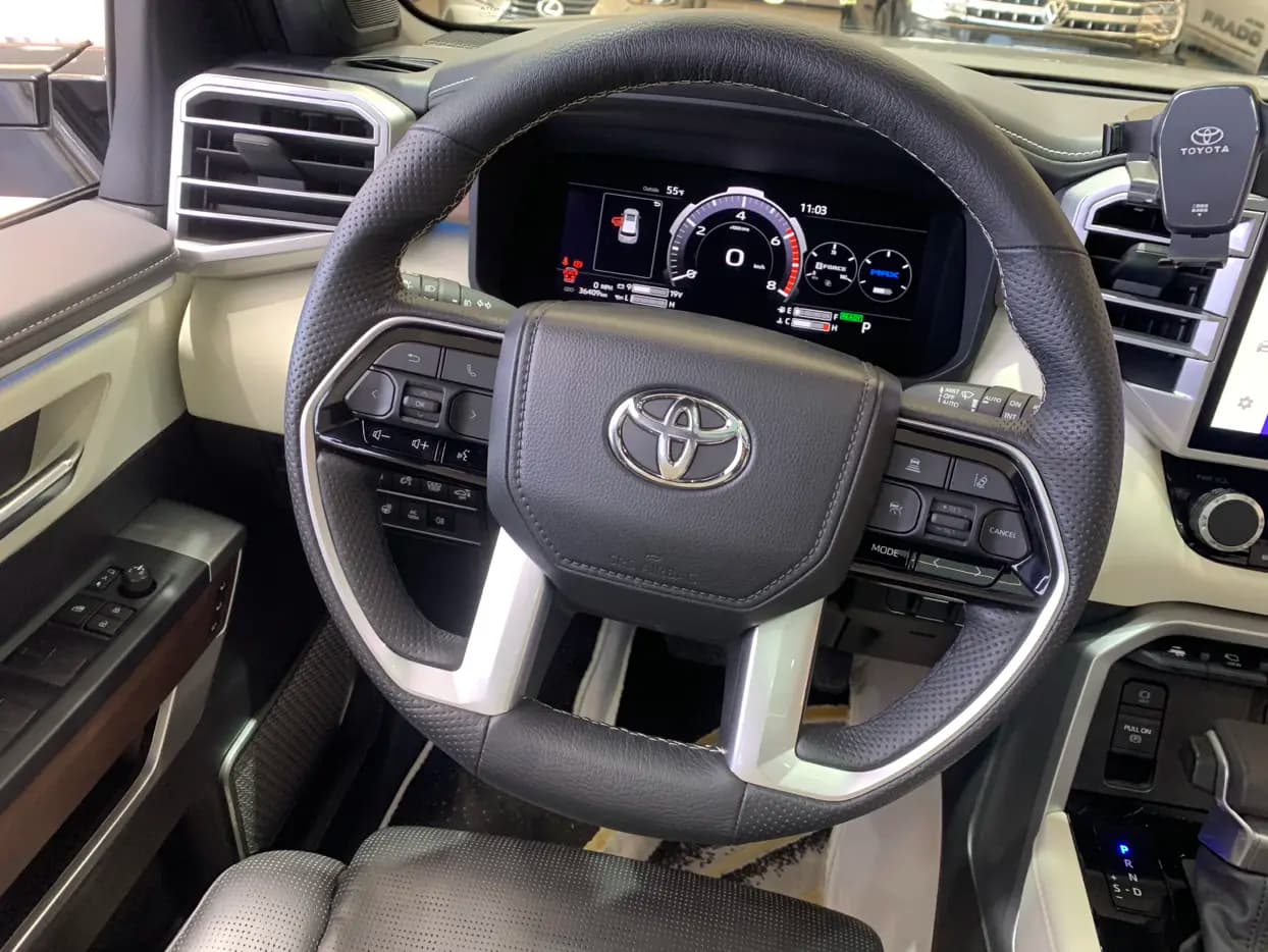 Toyota Sequoia 2023 г. 36082 км. — фото 17