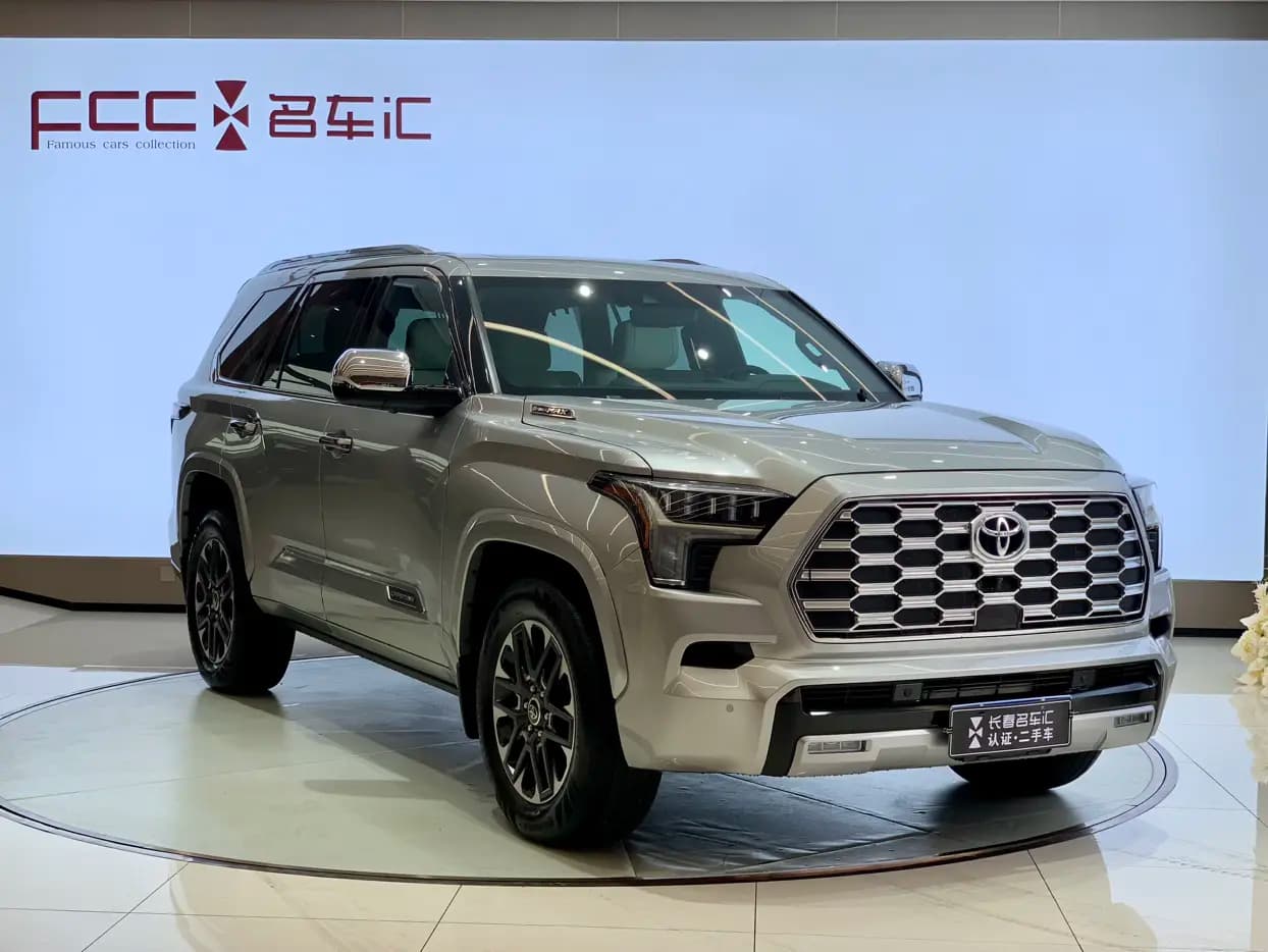 Toyota Sequoia 2023 г. 36082 км. — фото 3