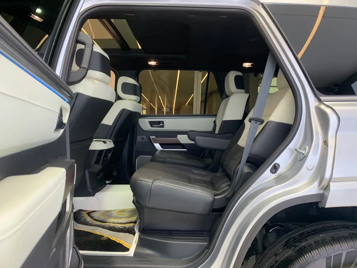 Toyota Sequoia 2023 г. 36082 км. — фото 22
