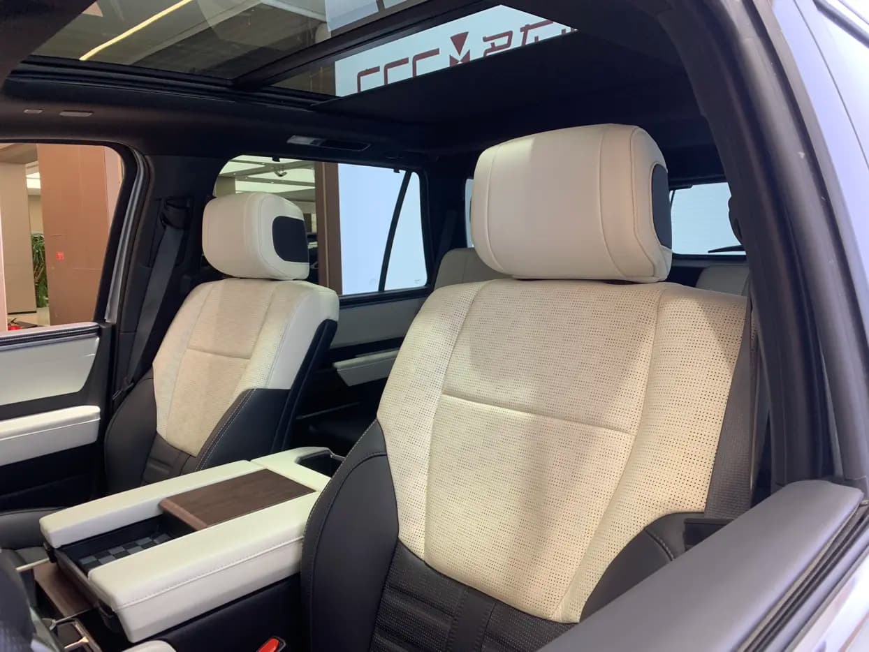 Toyota Sequoia 2023 г. 36082 км. — фото 23