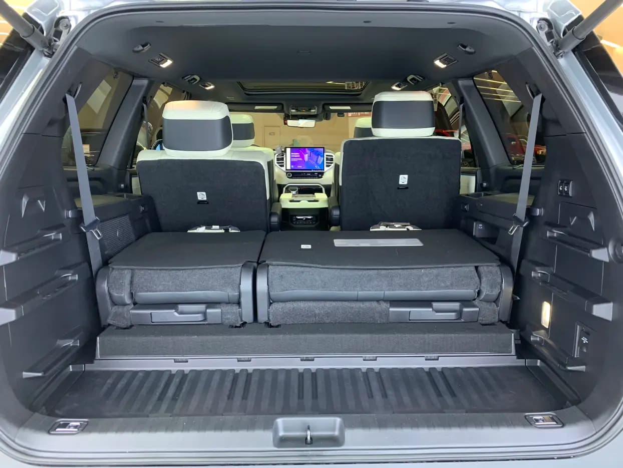 Toyota Sequoia 2023 г. 36082 км. — фото 25