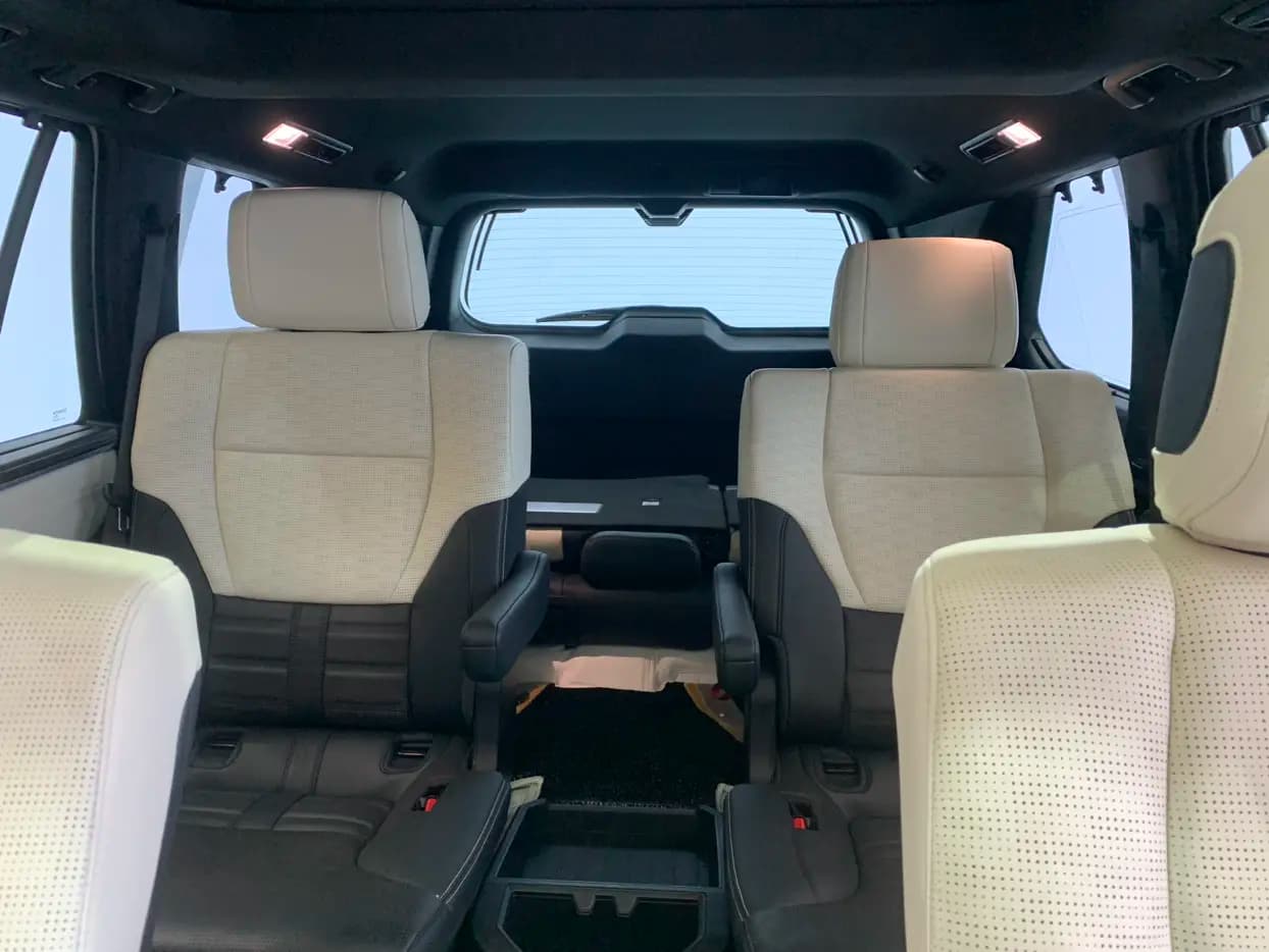 Toyota Sequoia 2023 г. 36082 км. — фото 28