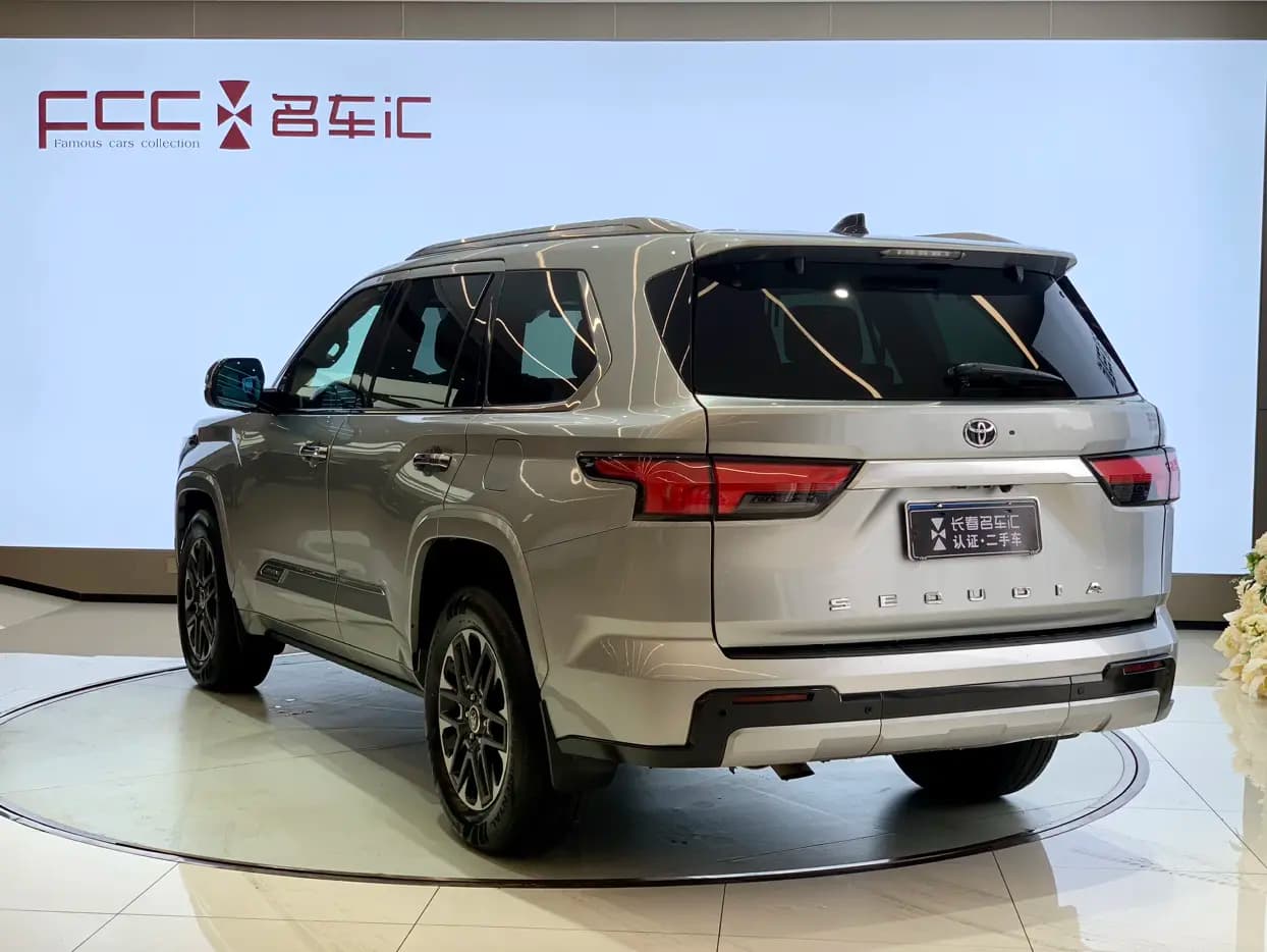 Toyota Sequoia 2023 г. 36082 км. — фото 4