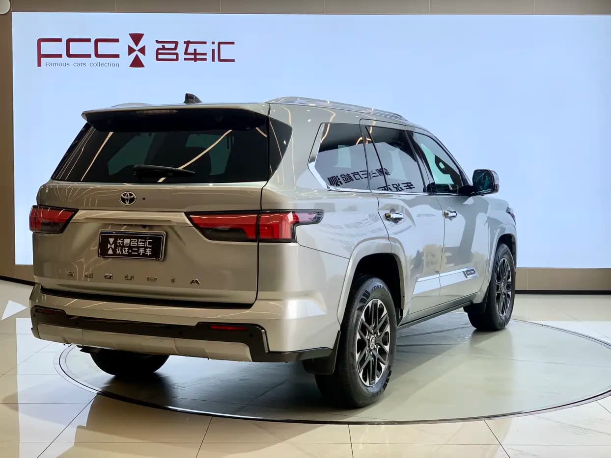 Toyota Sequoia 2023 г. 36082 км. — фото 6
