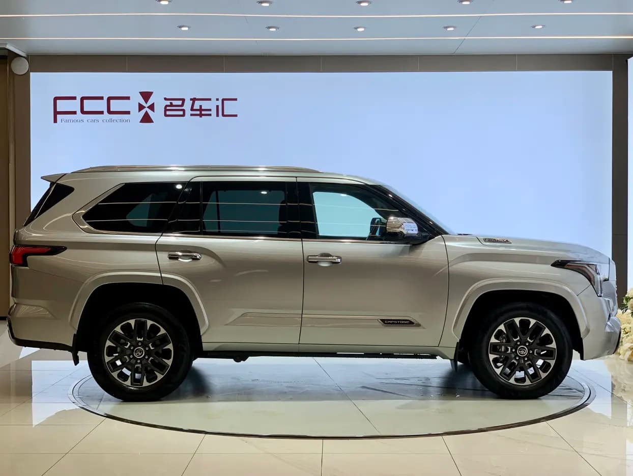 Toyota Sequoia 2023 г. 36082 км. — фото 7