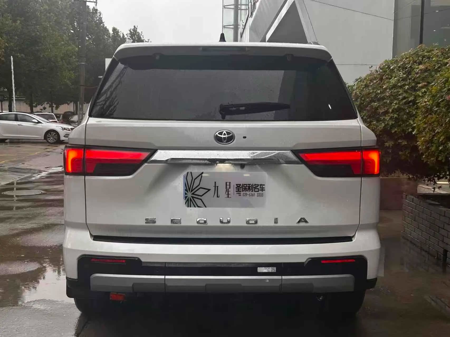 Toyota Sequoia 2023 г. 30783 км. — фото 4