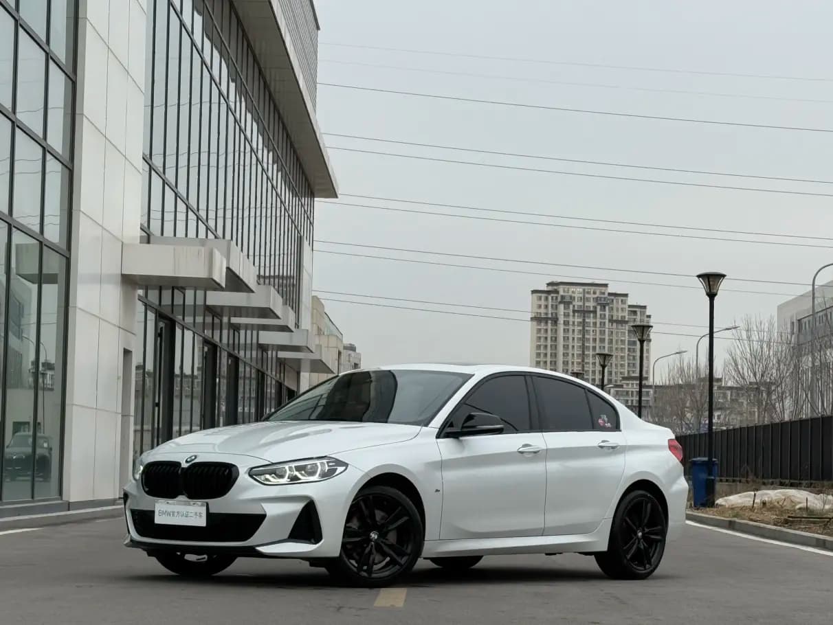 BMW 1 Series 2022 г. 34065 км.