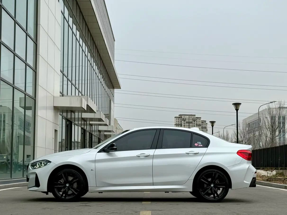 BMW 1 Series 2022 г. 34065 км. — фото 3
