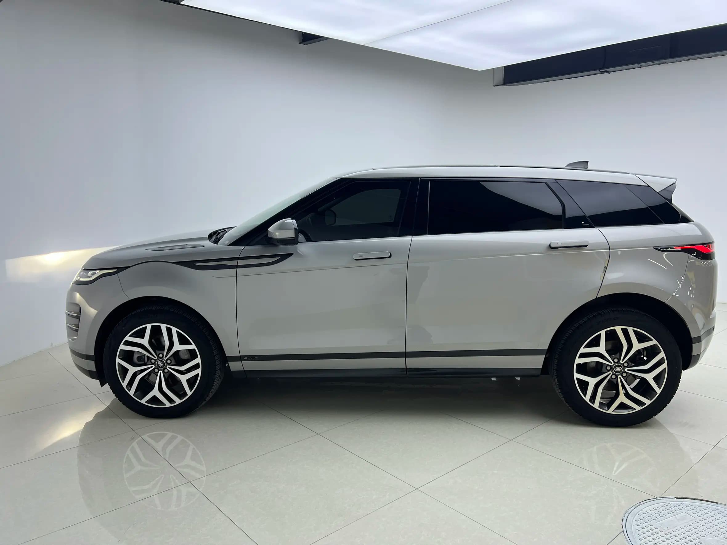 Land Rover Range Rover Evoque 2022 г. 51074 км. — фото 4