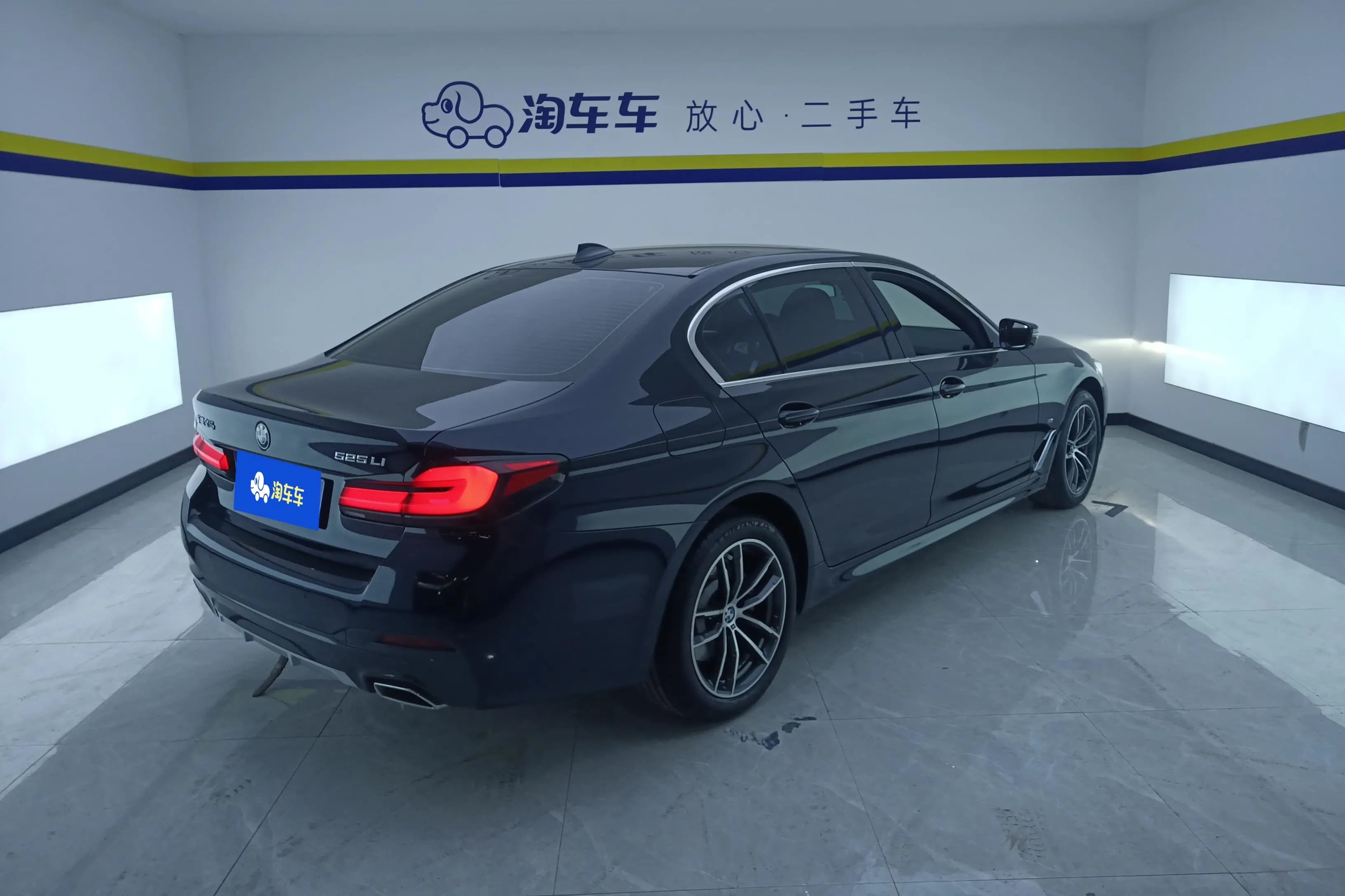 BMW 5 Series 2023 г. 22946 км. — фото 3