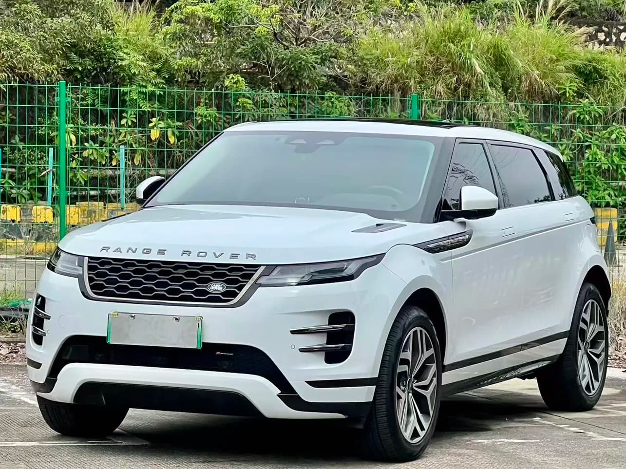 Land Rover Range Rover Evoque PHEV 2023 г. 28097 км.
