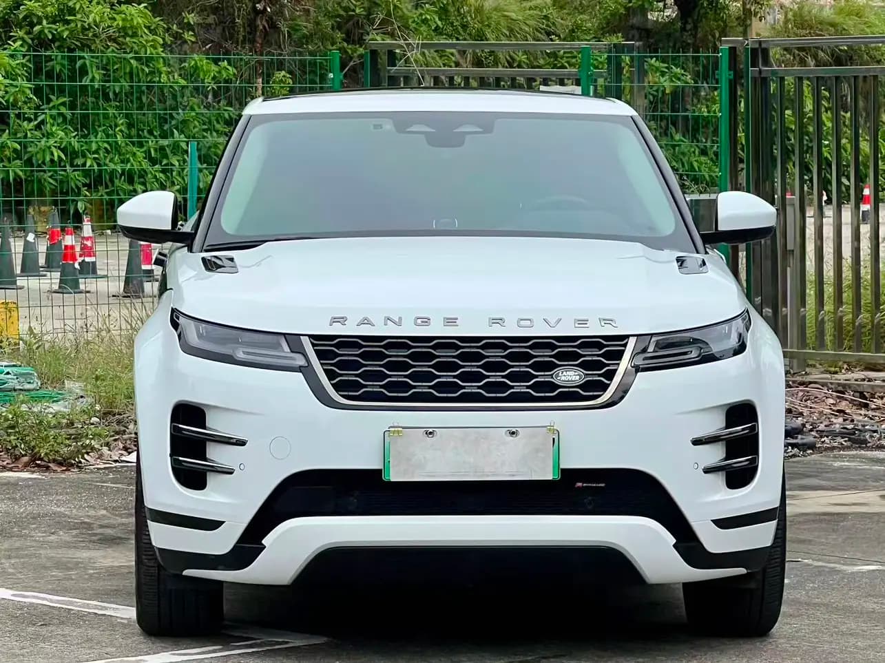 Land Rover Range Rover Evoque PHEV 2023 г. 28097 км. — фото 2
