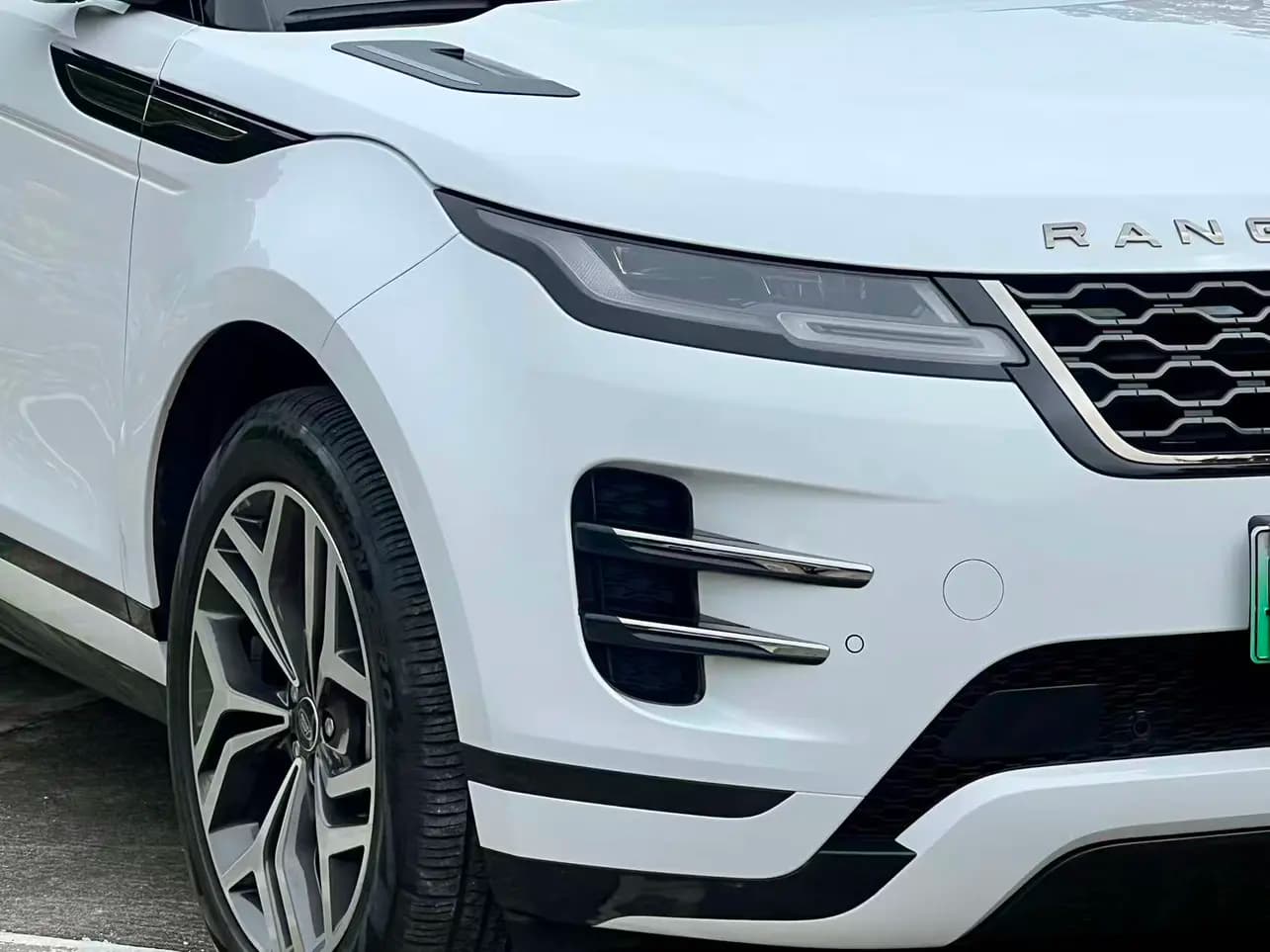 Land Rover Range Rover Evoque PHEV 2023 г. 28097 км. — фото 12