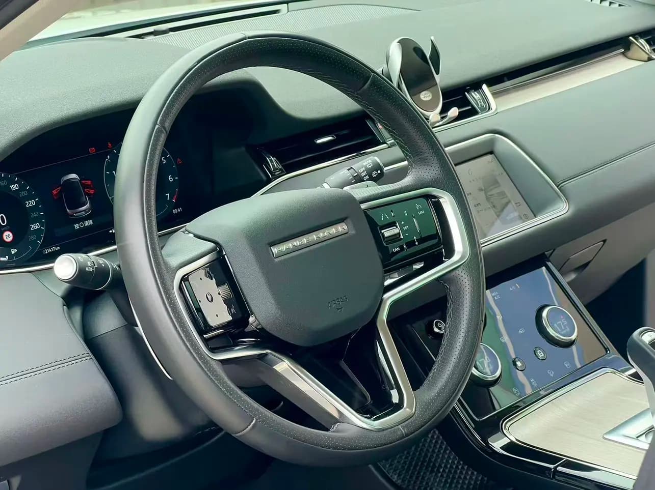 Land Rover Range Rover Evoque PHEV 2023 г. 28097 км. — фото 20