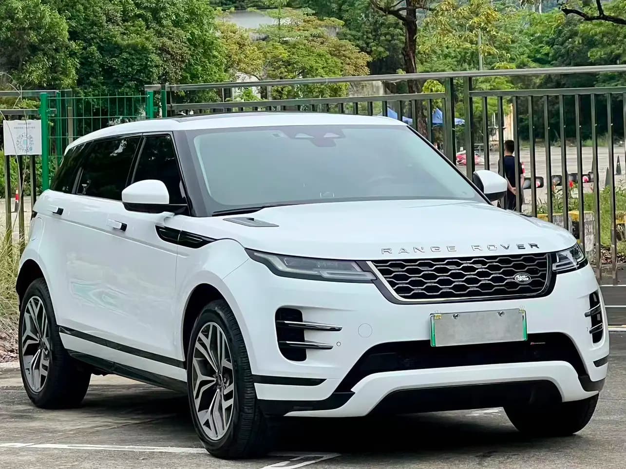 Land Rover Range Rover Evoque PHEV 2023 г. 28097 км. — фото 3