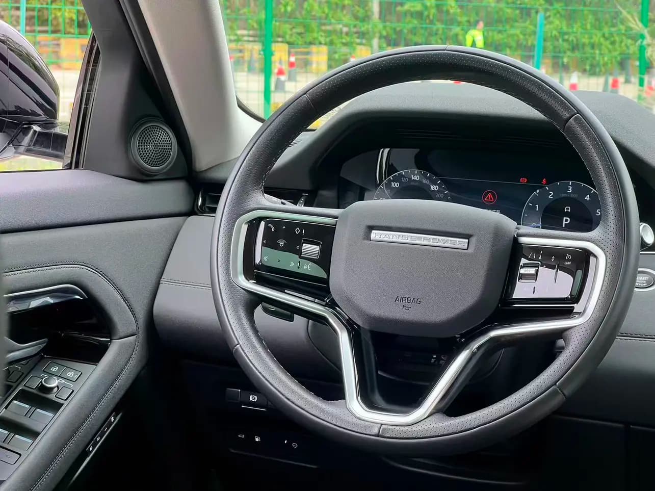 Land Rover Range Rover Evoque PHEV 2023 г. 28097 км. — фото 22