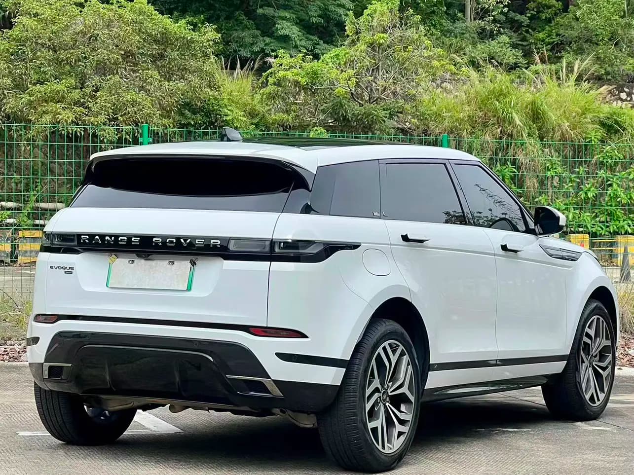 Land Rover Range Rover Evoque PHEV 2023 г. 28097 км. — фото 7