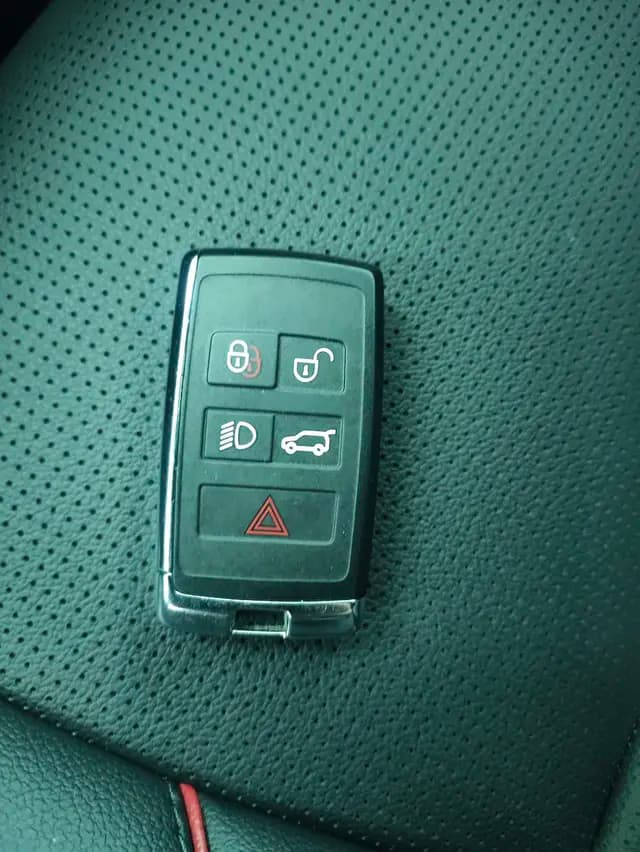Land Rover Discover Sports 2023 г. 45800 км. — фото 11
