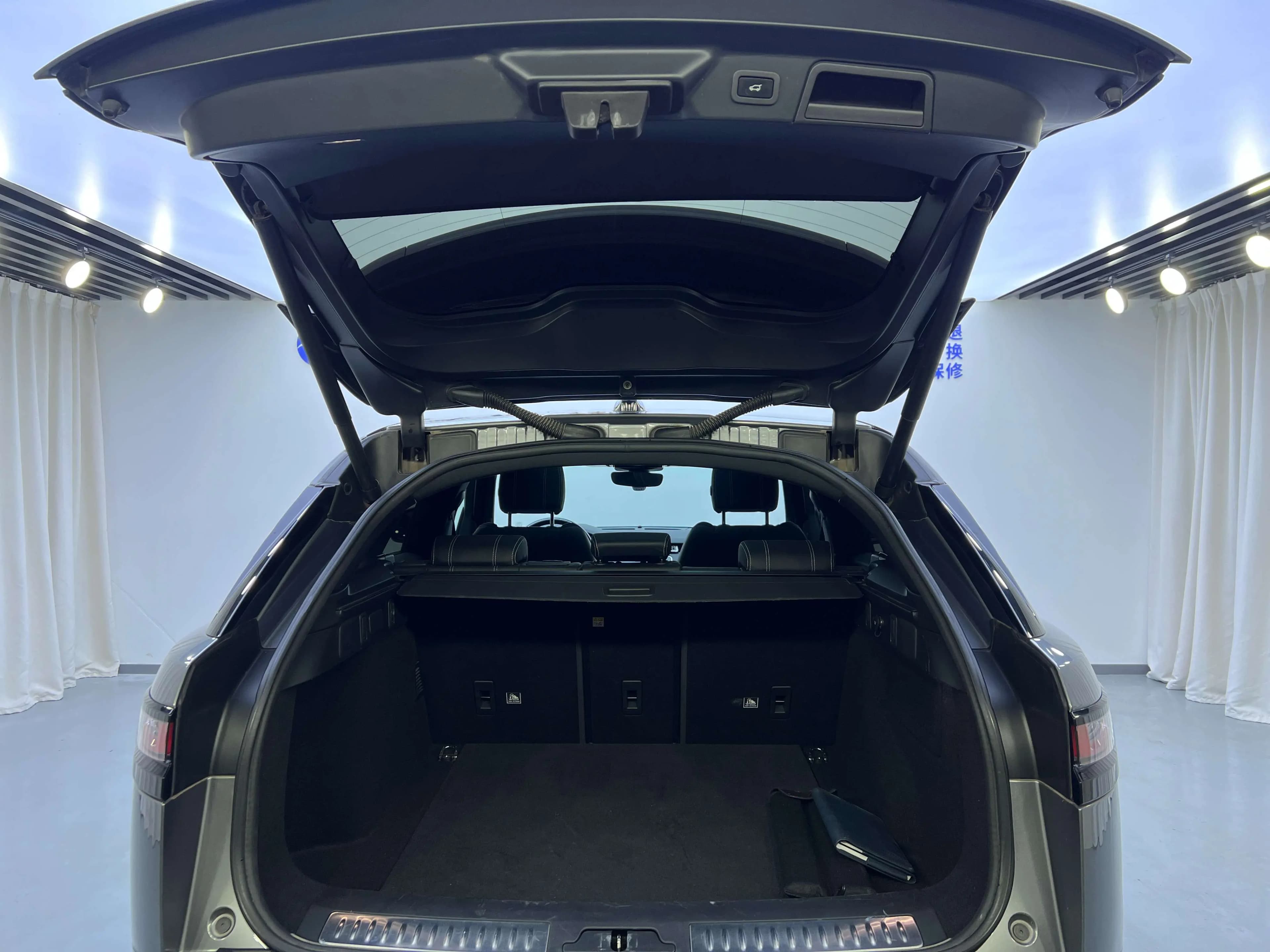 Land Rover Range Rover Velar 2021 г. 78131 км. — фото 17