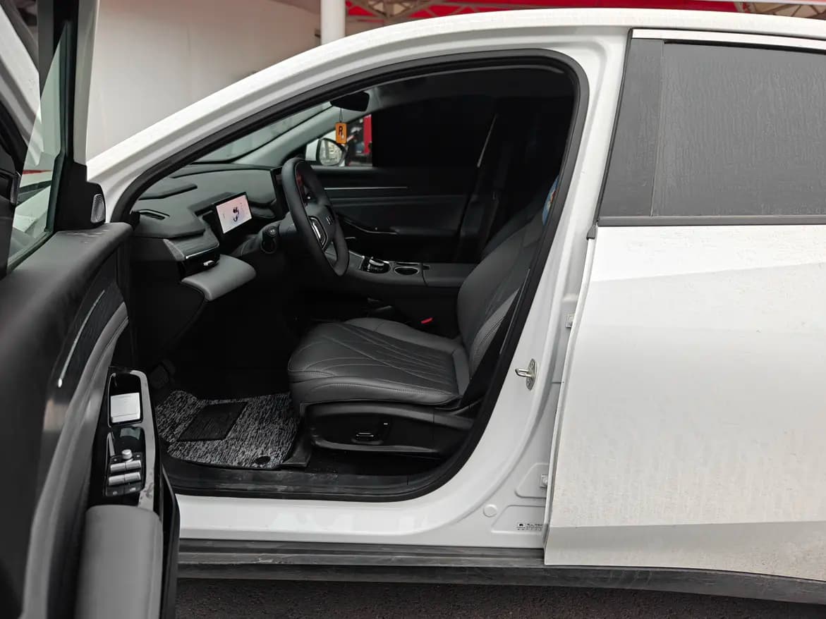 Geely Galaxy L6 2025 г. 14126 км. — фото 24