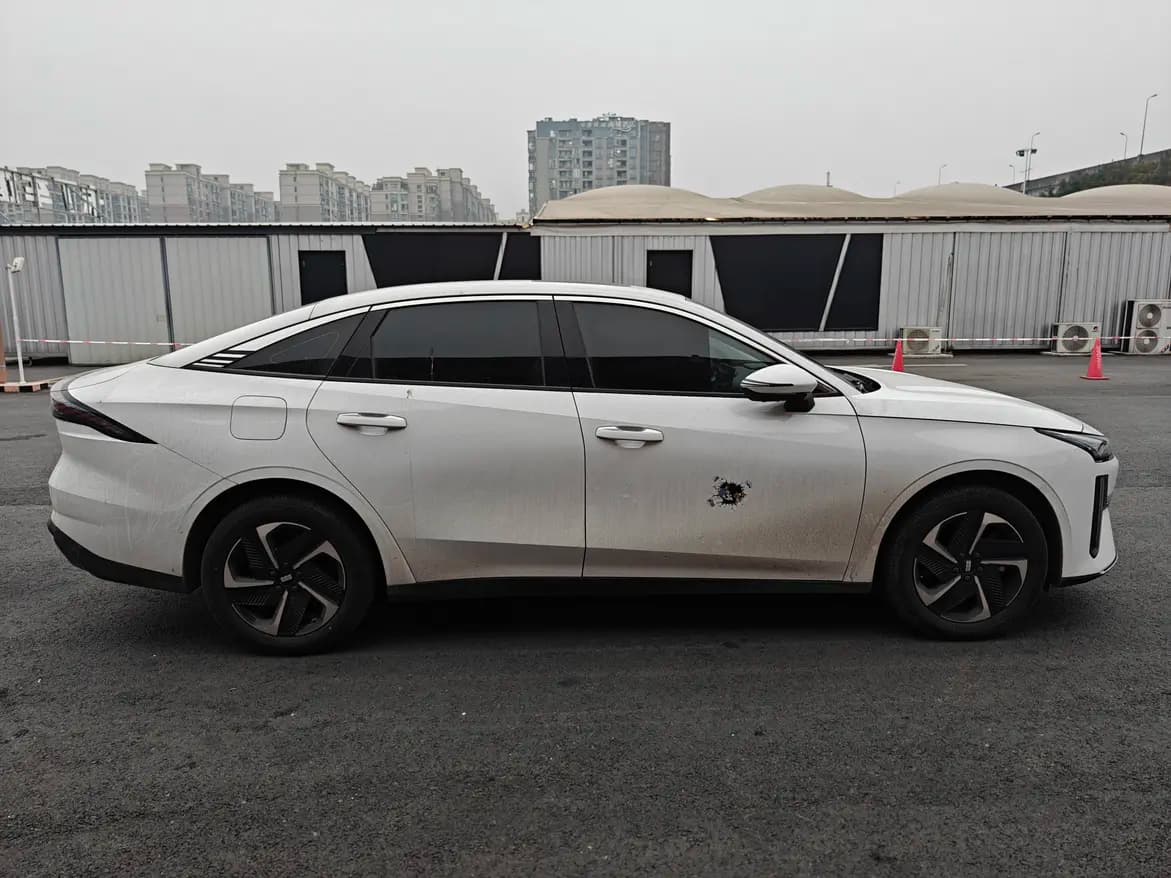 Geely Galaxy L6 2025 г. 14126 км. — фото 8