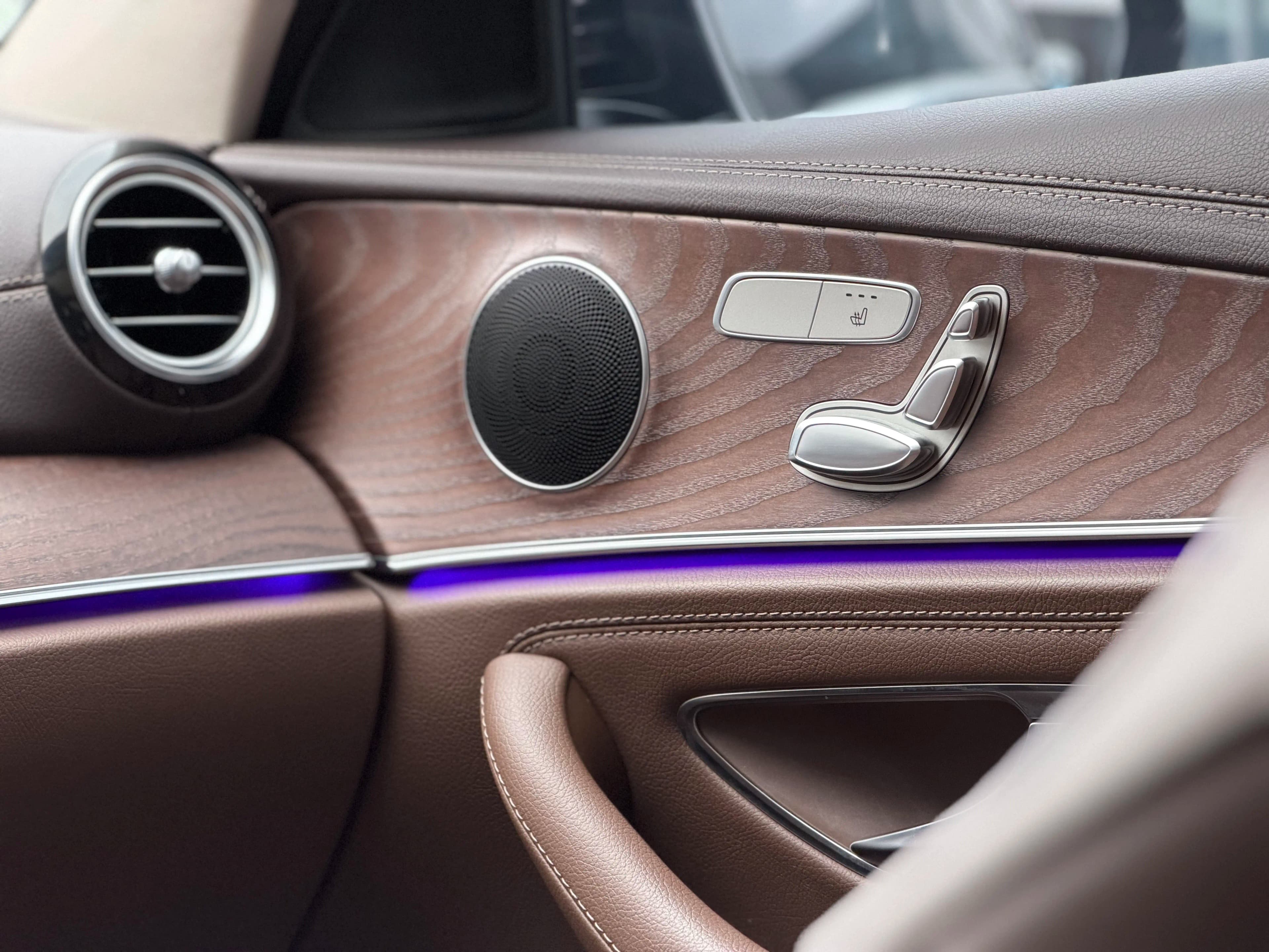 Mercedes-Benz E-Class 2022 г. 37049 км. — фото 4