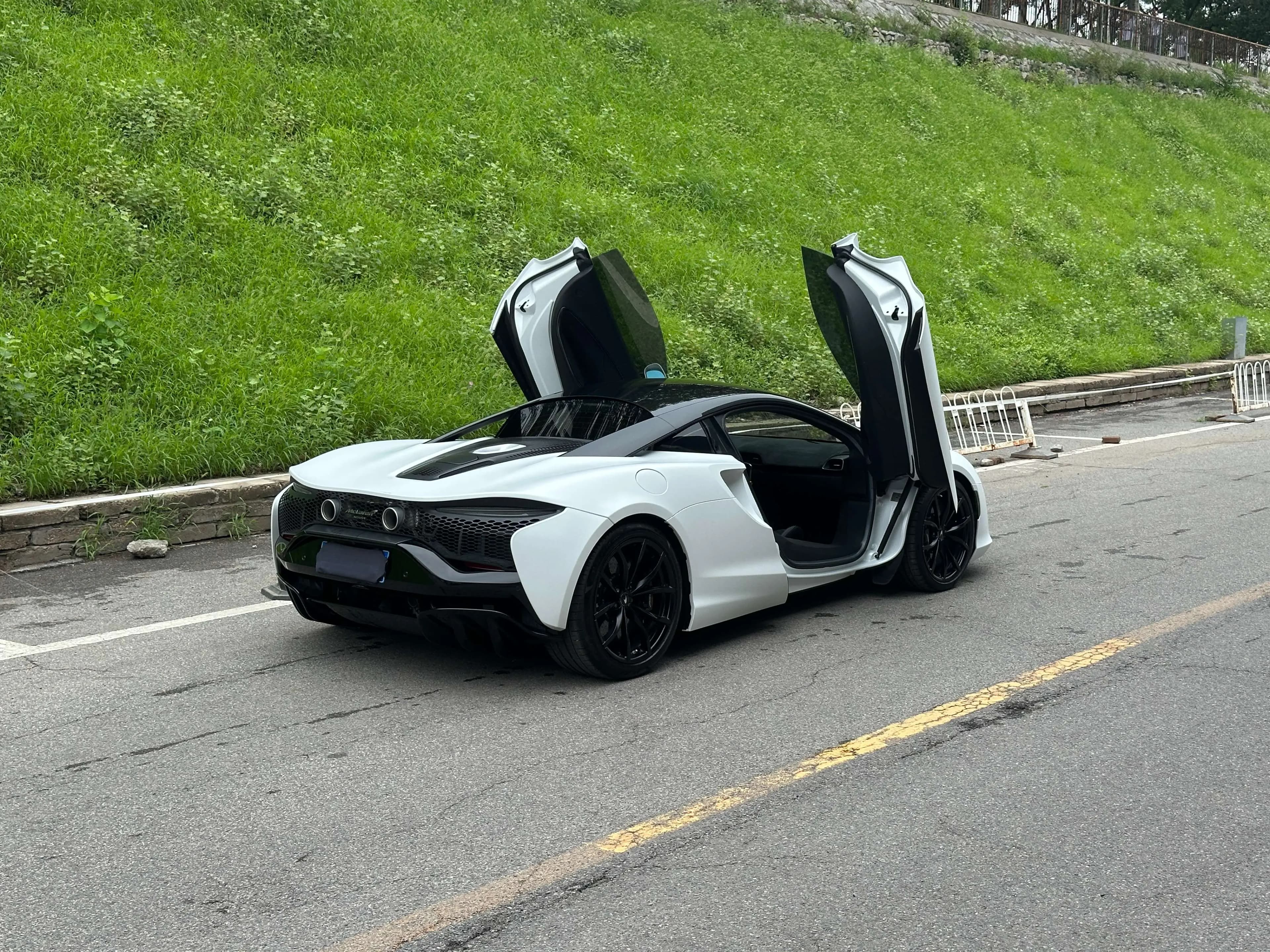 McLaren Artura 2023 г. 7121 км. — фото 16