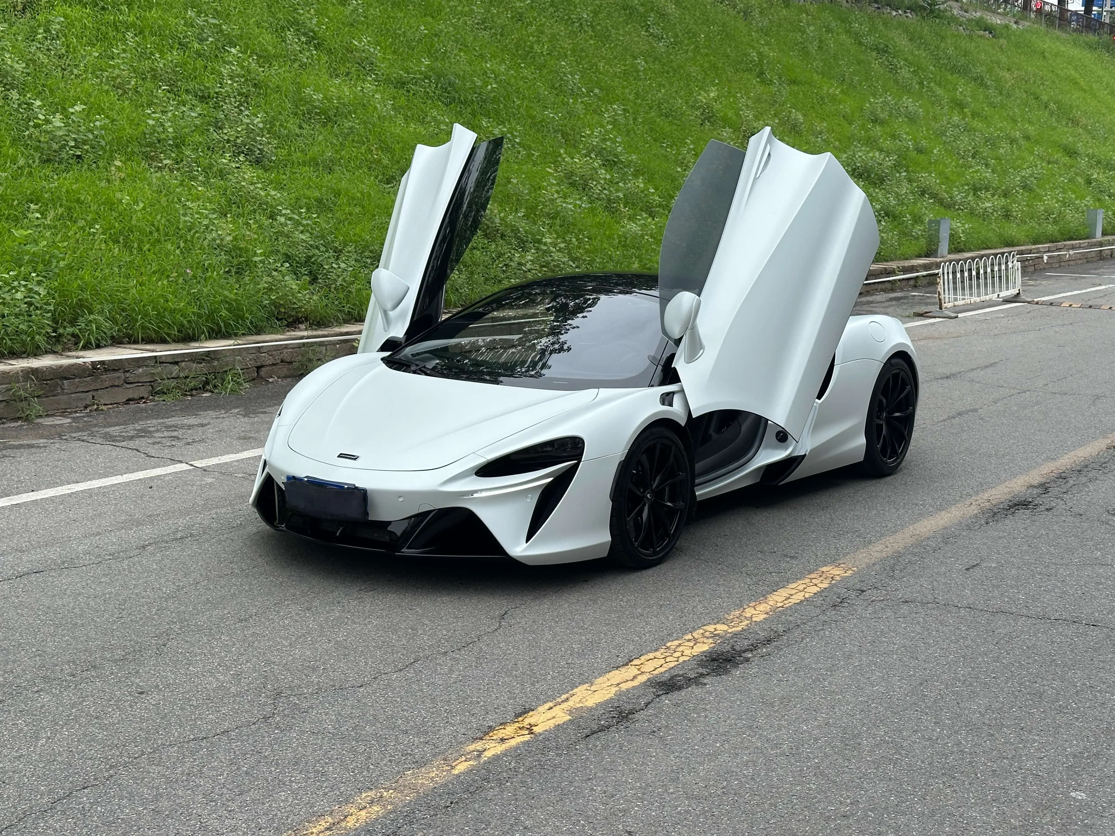 McLaren Artura 2023 г. 7121 км. — фото 17