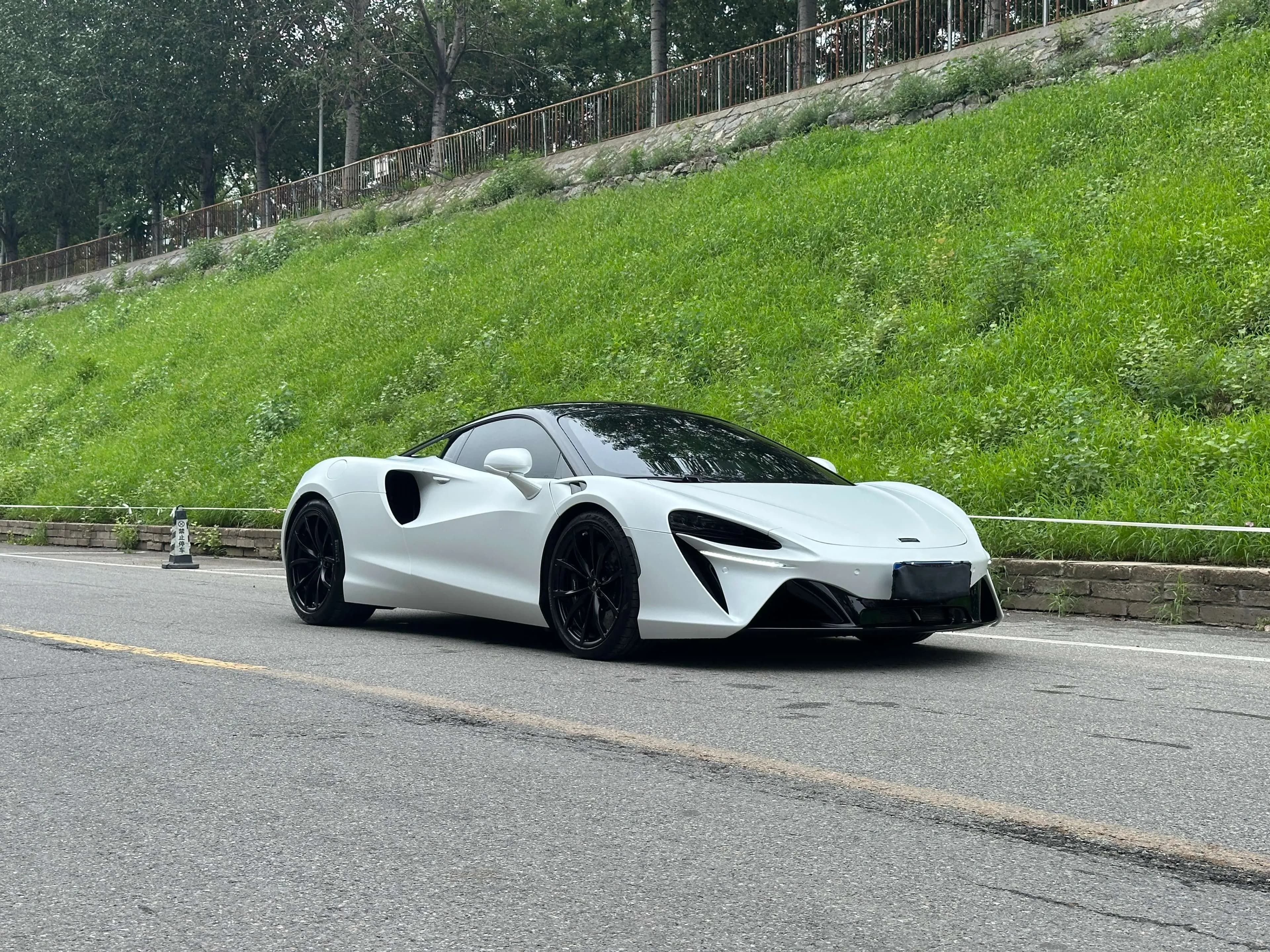 McLaren Artura 2023 г. 7121 км. — фото 3