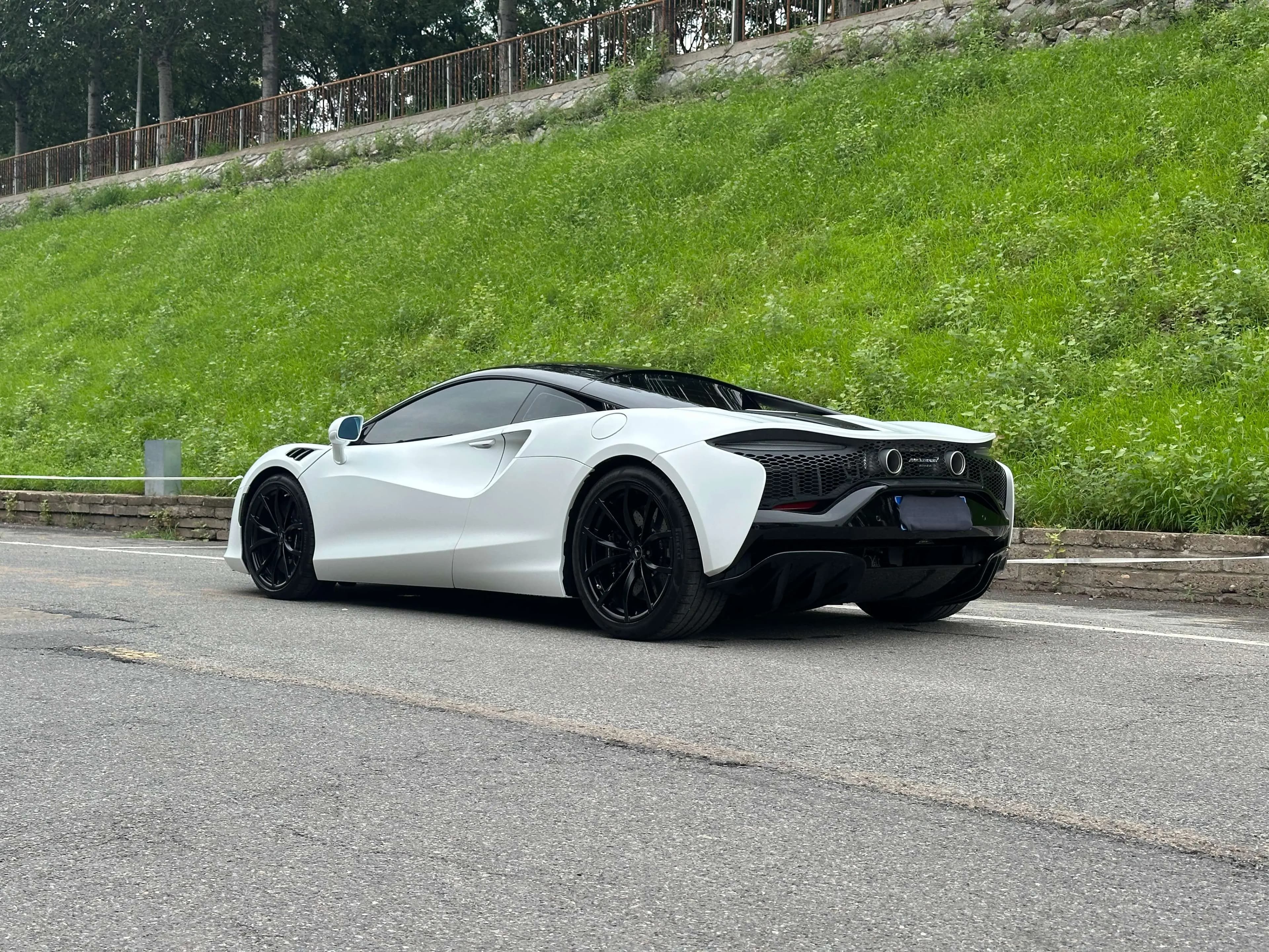 McLaren Artura 2023 г. 7121 км. — фото 5