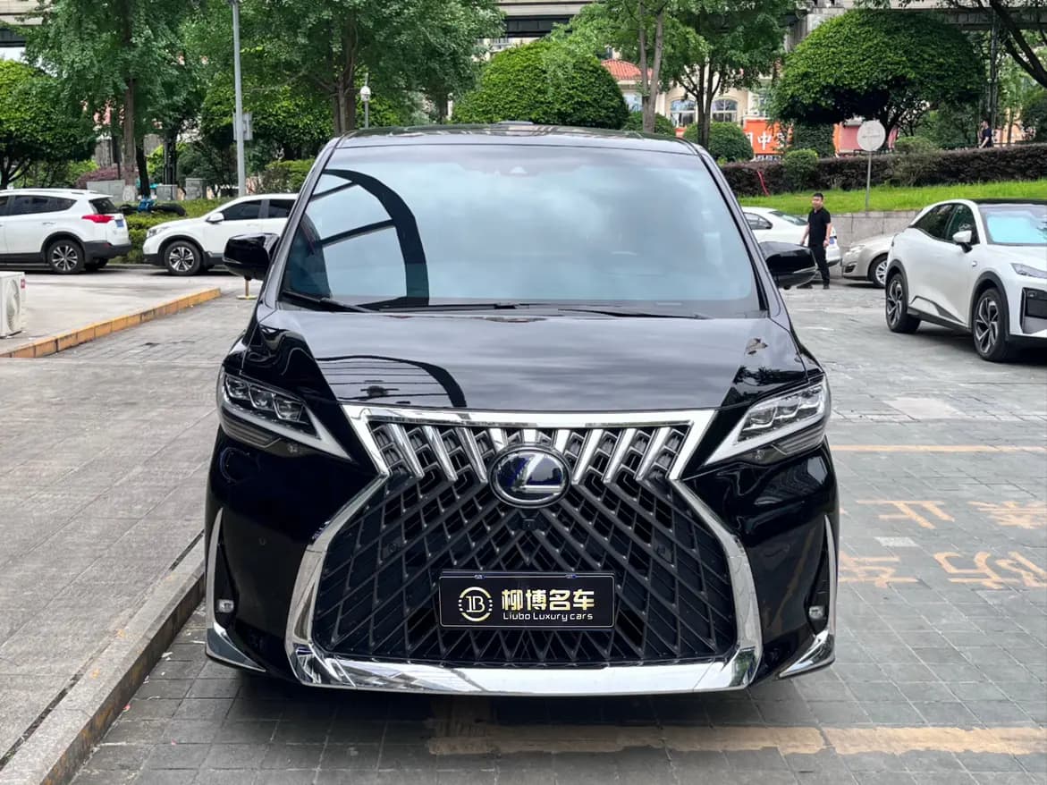 Lexus LM 2022 г. 58174 км. — фото 2