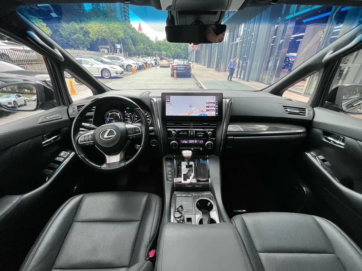 Lexus LM 2022 г. 58174 км. — фото 9