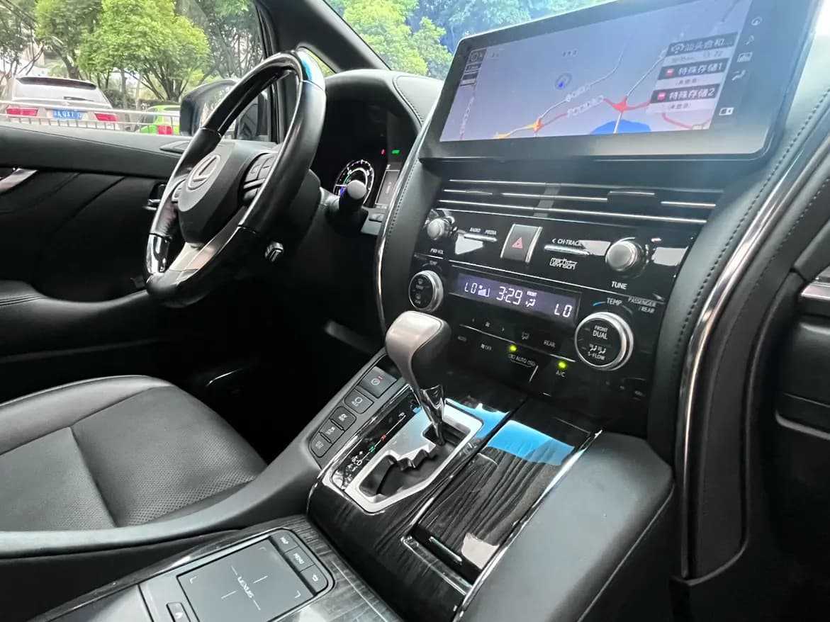 Lexus LM 2022 г. 58174 км. — фото 10
