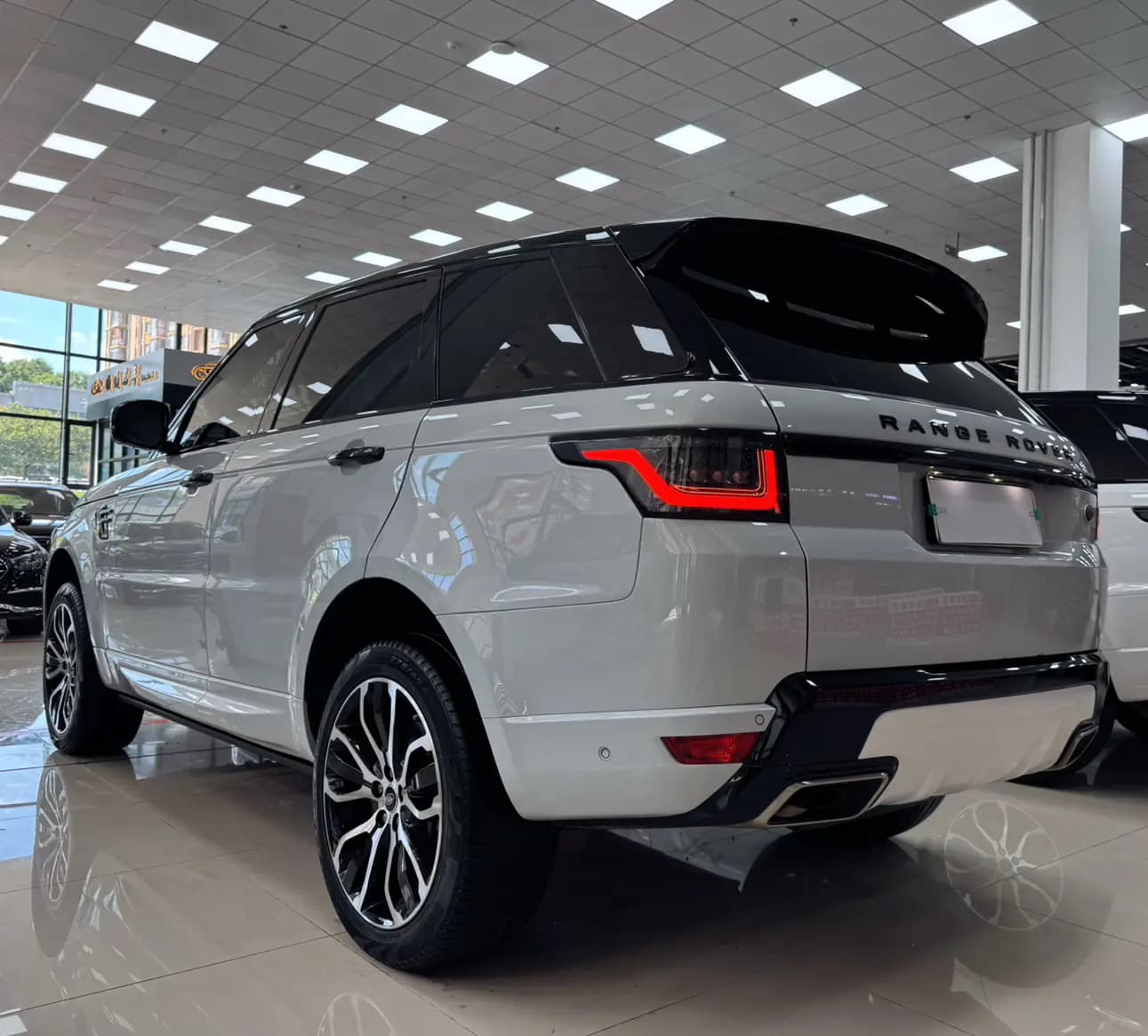 Land Rover Range Rover Sport 2021 г. 132000 км. — фото 4