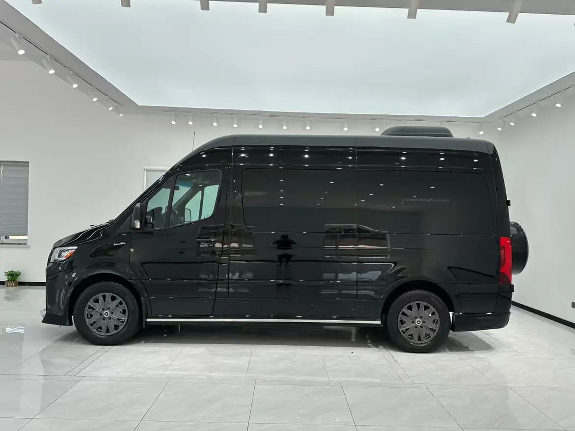 Mercedes-Benz Sprinter 2023 г. 16143 км. — фото 4