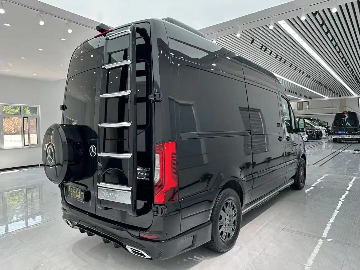 Mercedes-Benz Sprinter 2023 г. 16143 км. — фото 7