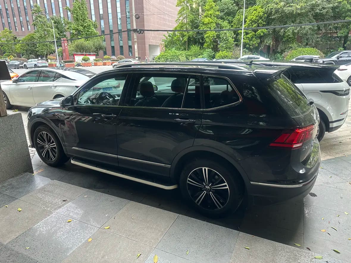 Volkswagen Tiguan L 2021 г. 66032 км. — фото 4