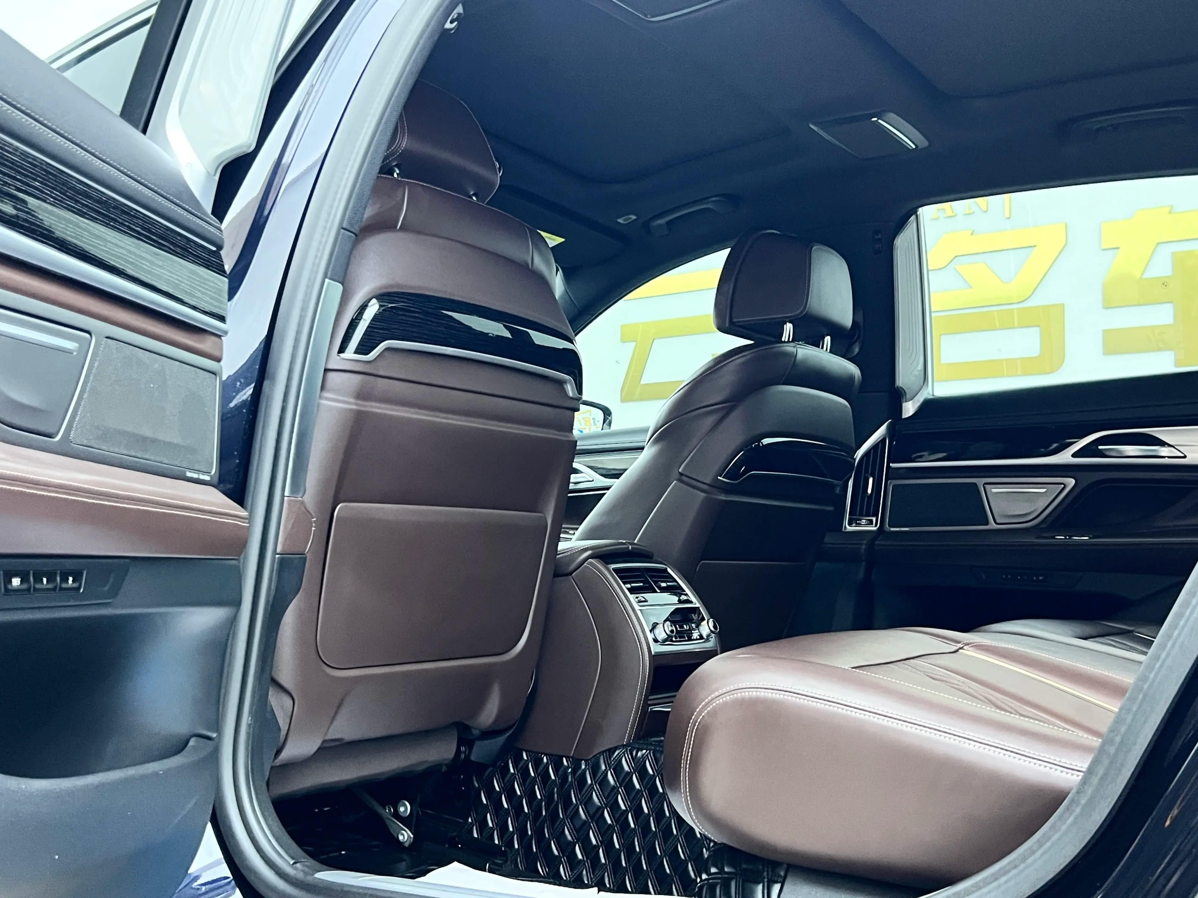BMW 7 Series 2022 г. 67140 км. — фото 17