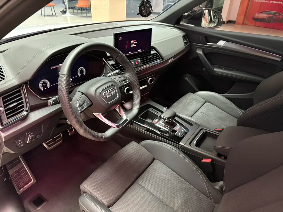 Audi Q5L Sportback 2024 г. 15101 км. — фото 12