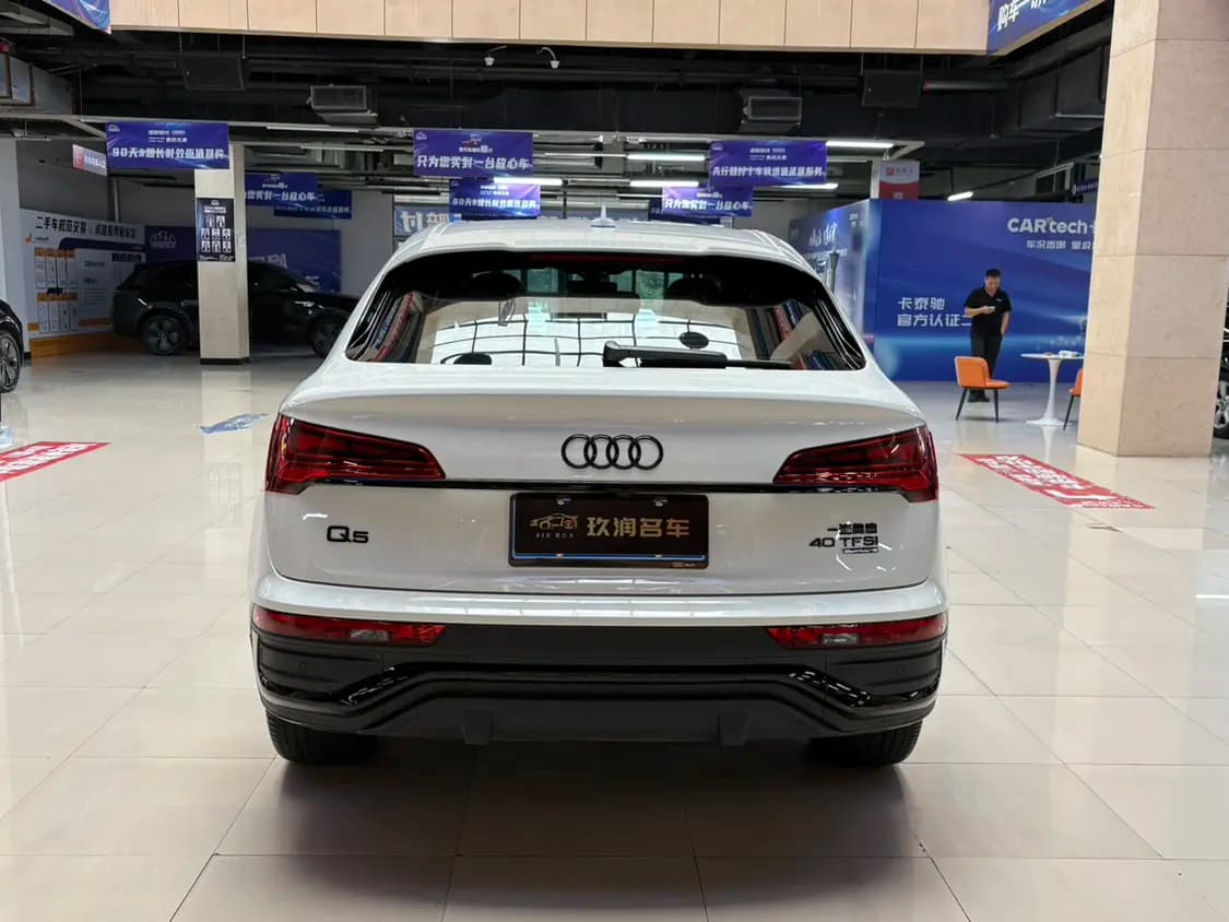 Audi Q5L Sportback 2024 г. 15101 км. — фото 4