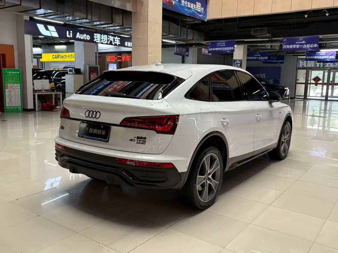 Audi Q5L Sportback 2024 г. 15101 км. — фото 5