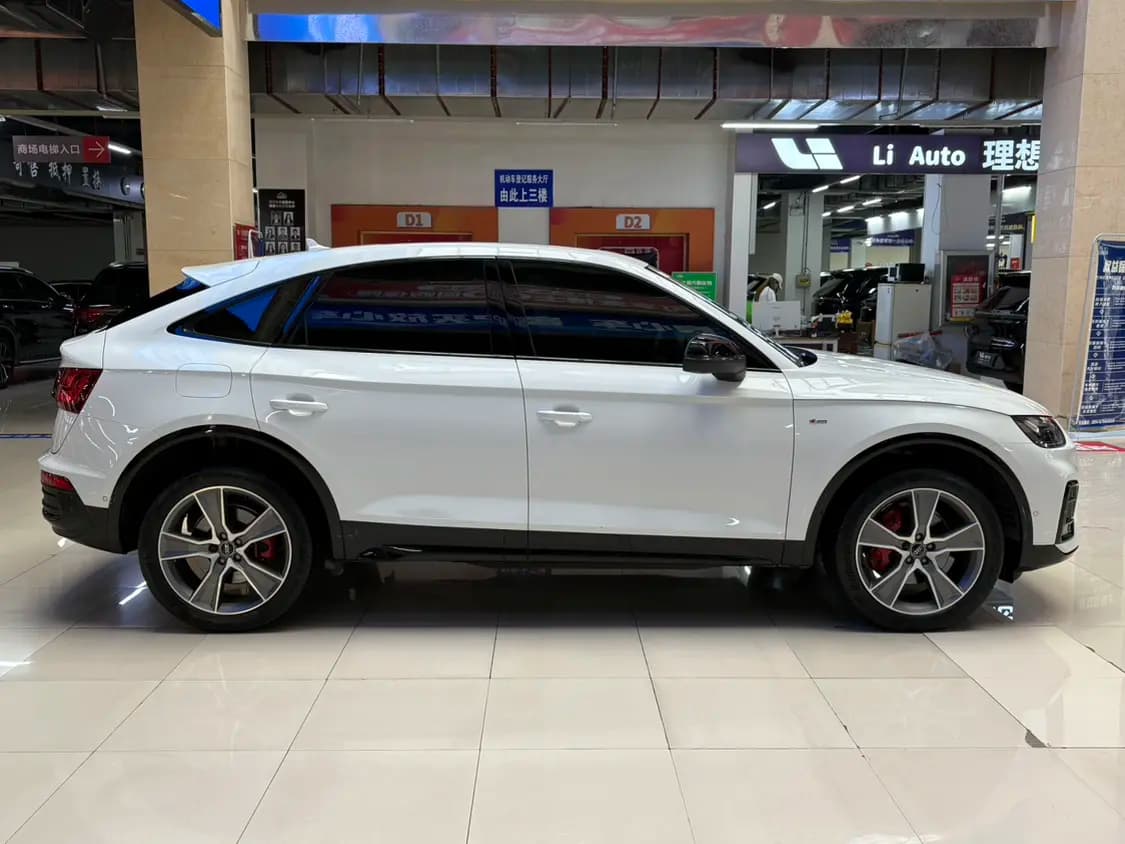 Audi Q5L Sportback 2024 г. 15101 км. — фото 6