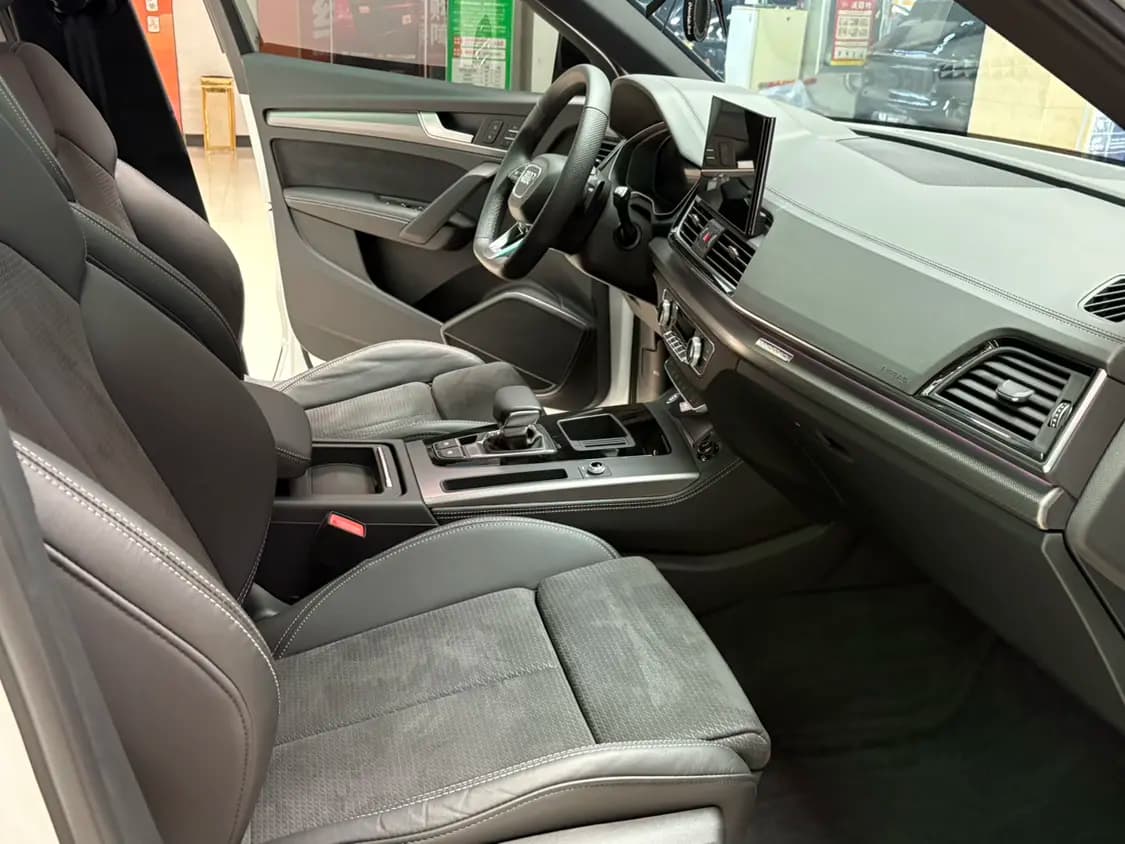 Audi Q5L Sportback 2024 г. 15101 км. — фото 8