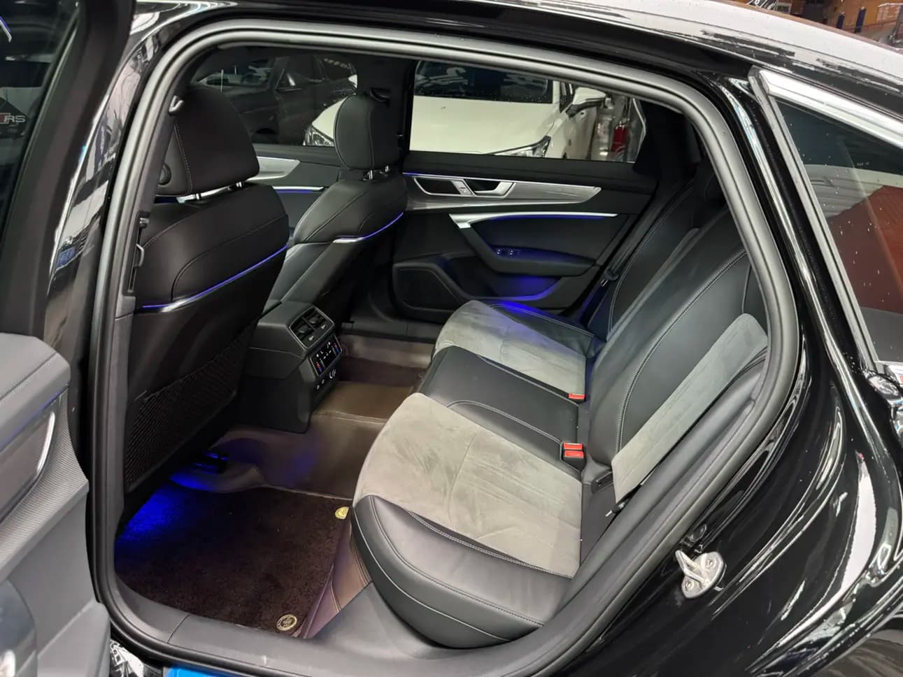 Audi A6L 2025 г. 7600 км. — фото 18
