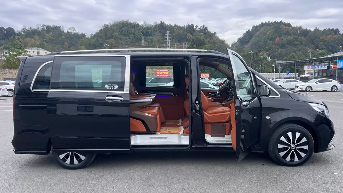 Mercedes-Benz Vito 2023 г. 31000 км. — фото 9