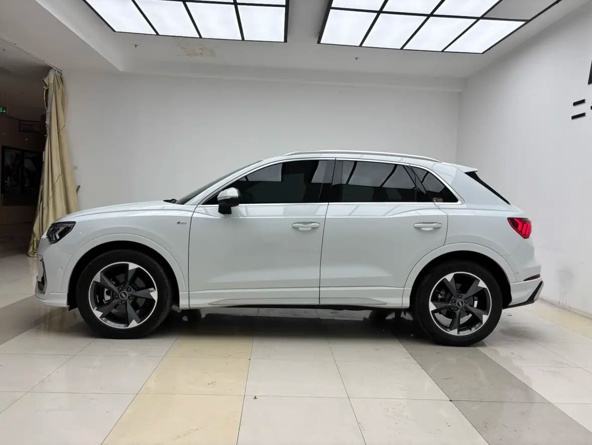 Audi Q3 2024 г. 10115 км. — фото 4