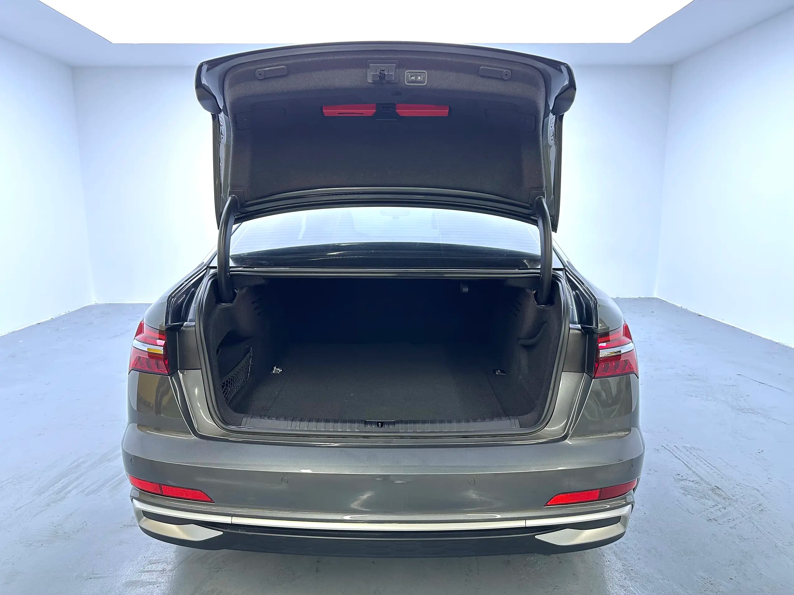 Audi A6L 2023 г. 84400 км. — фото 20